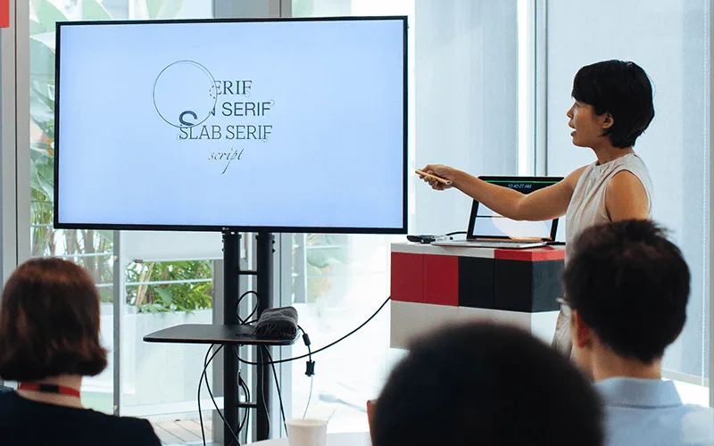 Kai Xin using the Logitech Spotlight at a presentation design workshop